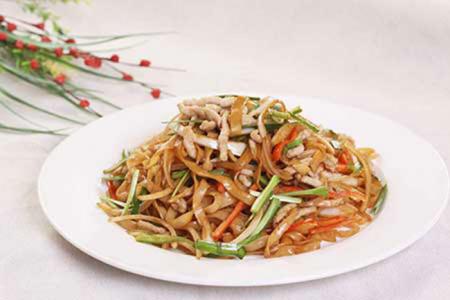 炒河粉